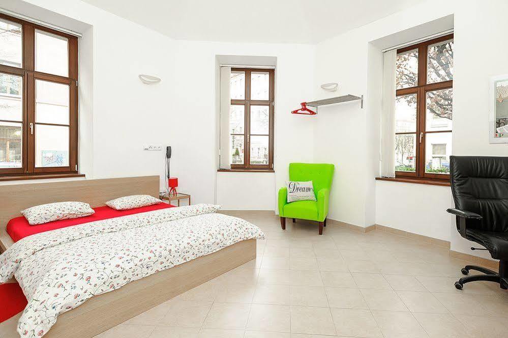 Ginosi Elema Apartel Prague Exterior photo